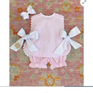 The Beaufort Bonnet Company Pink Gingham Bib Set with White Bows